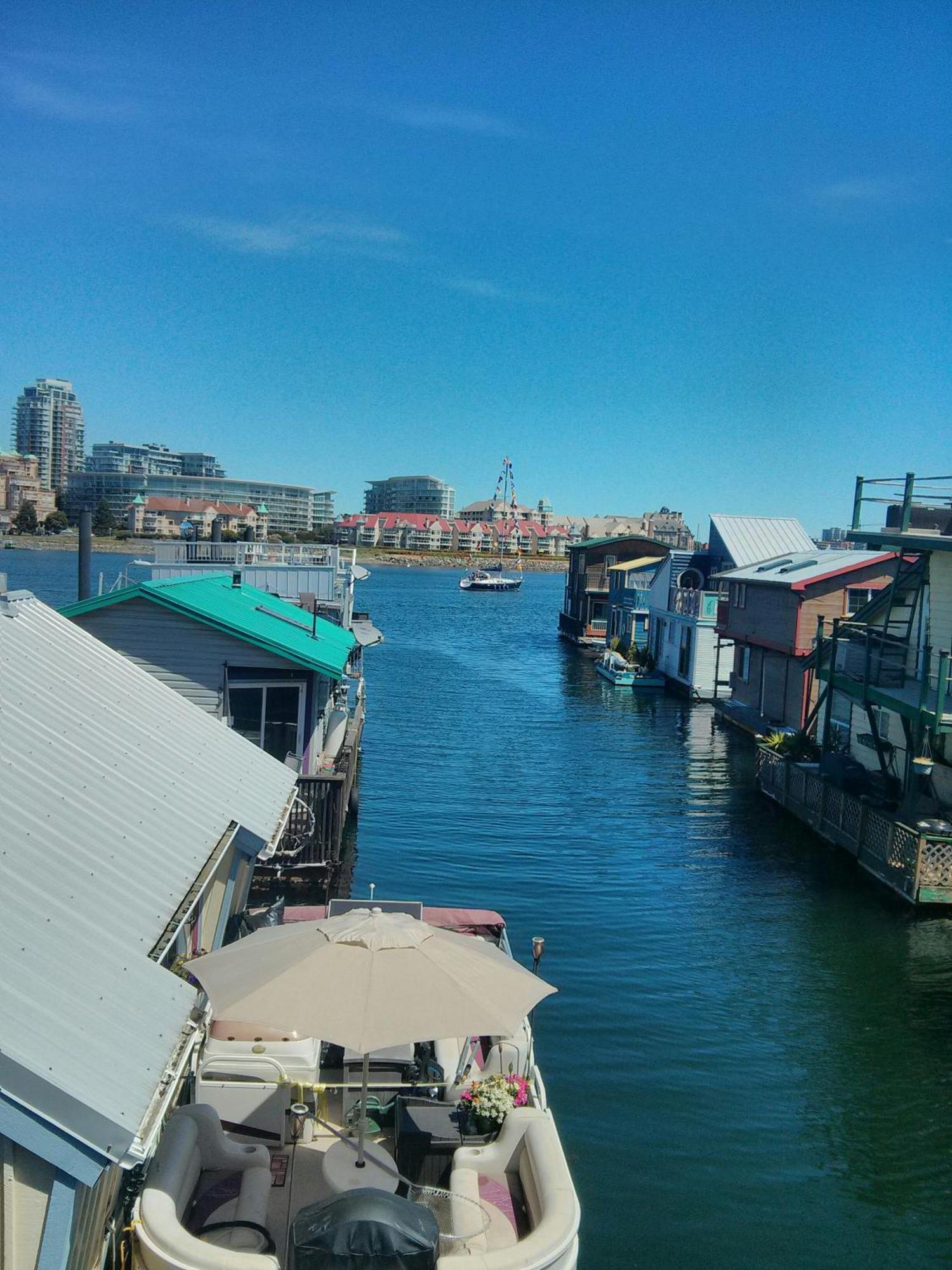 A Float Home B&B In Fisherman'S Wharf Victoria Exterior photo